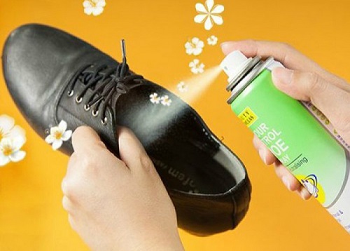 khử mùi giày da bằng chai xịt