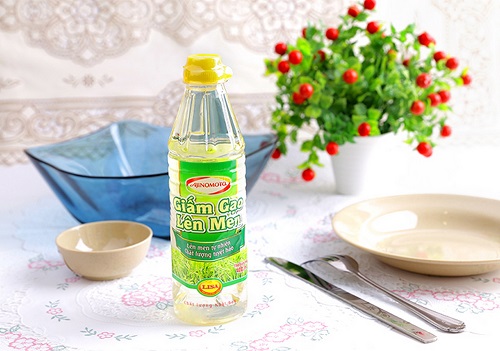 khử mùi giày da bằng giấm ăn