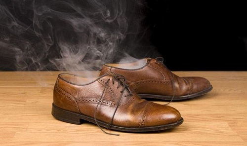 khử mùi hôi giày