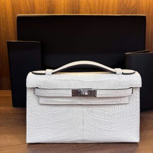 Túi nữ dáng cầm tay da cá sấu Pháp màu trắng sữa